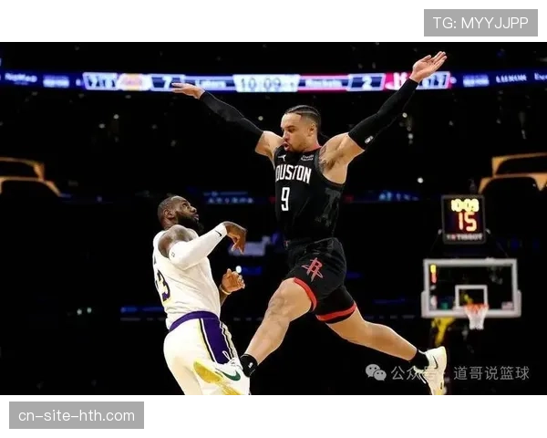 湖人险胜太阳重返西部前四 詹姆斯关键防守锁定胜局